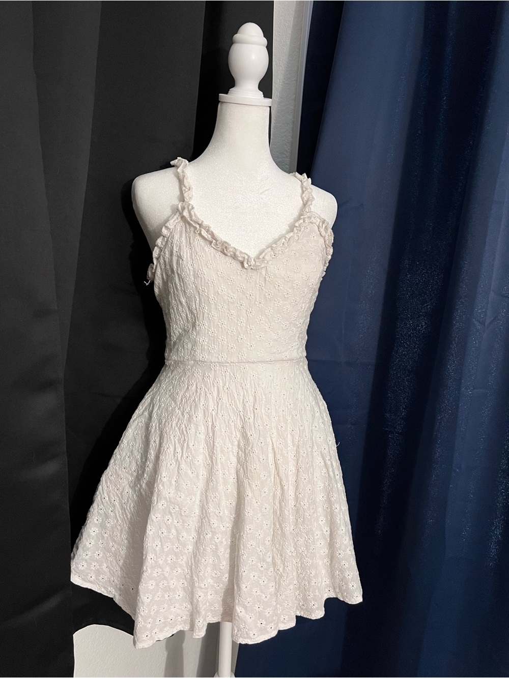 Trixxi White Eyelet Mini Dress Women’s Medium Ruffle Strap Cottagecore Sundress